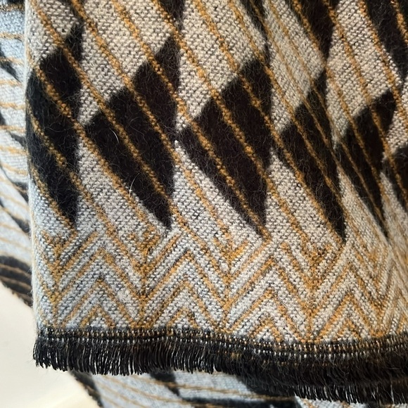 Anne Klein Wrap - Picture 3 of 6